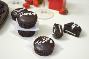 Eggless chocolate mini cakes
